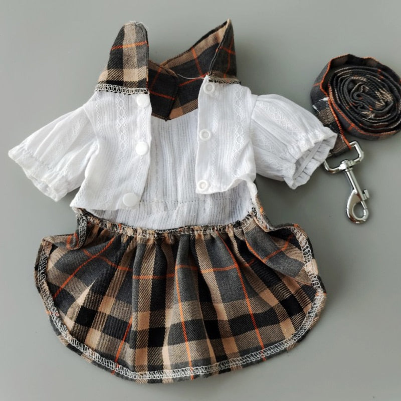 Latzhosenkleid mit Schleife und Leine